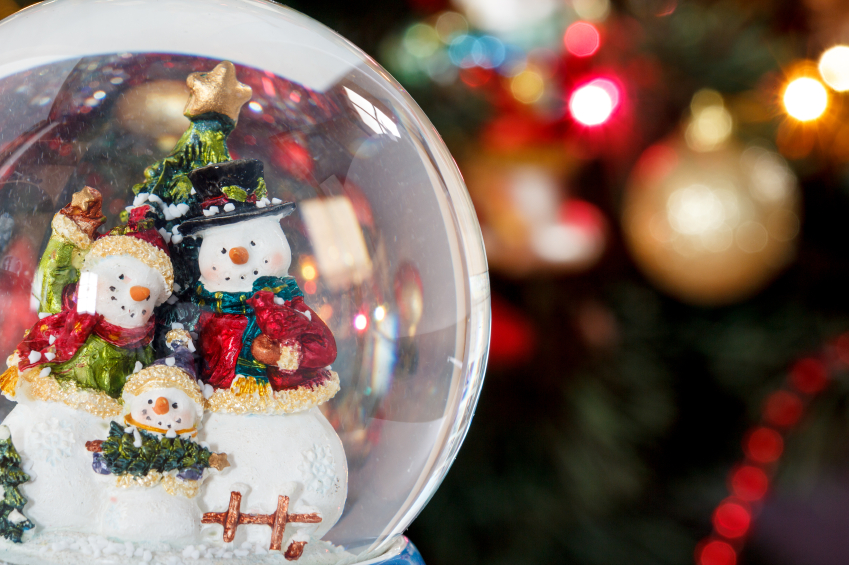 Snow globe with happy snowman family